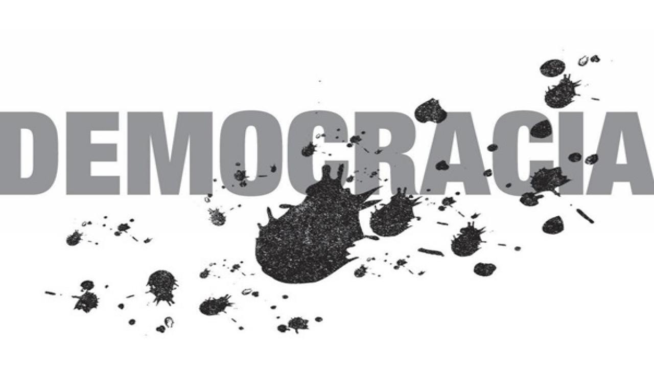 FRÁGIL DEMOCRACIA
